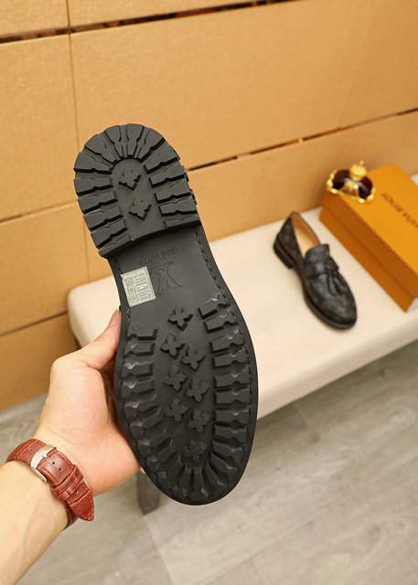 Picture of Louis Vuitton Shoes _SKU2241151SZ38-4413706